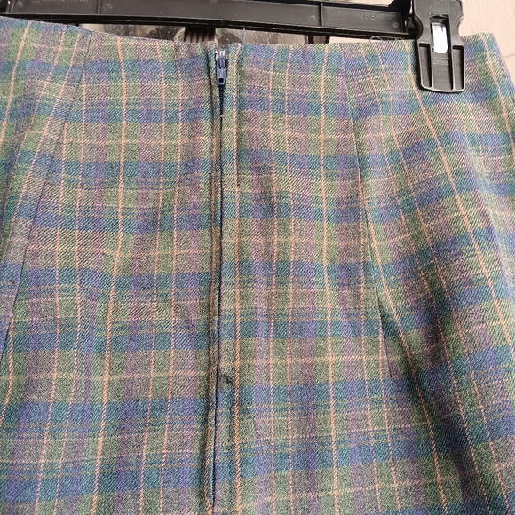 Metro New York Plaid Mini Skirt with Zipper and Slit in back - Picture 3 of 3